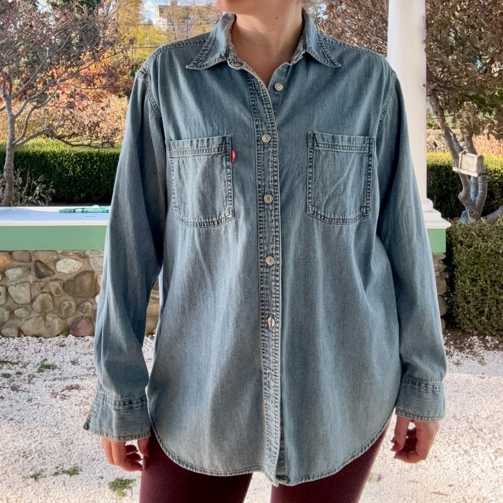 Men’s Levi’s Long Sleeve Cotton Light Wash Button-Down Shirt sz Medium
